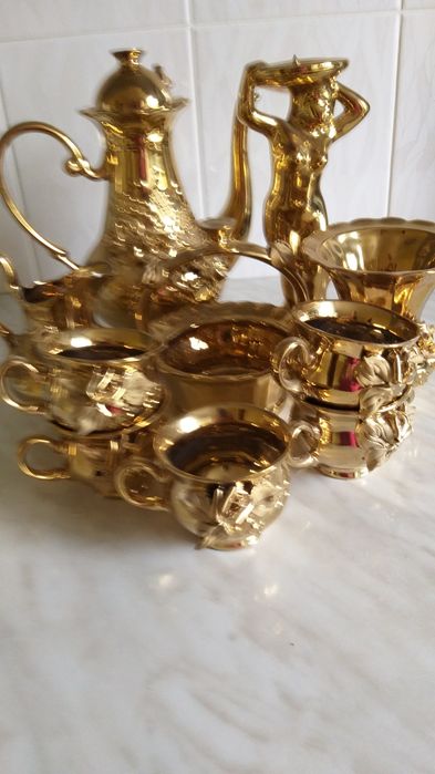 Сервиз кофейный с позолотой, состоит  из 10 предметов