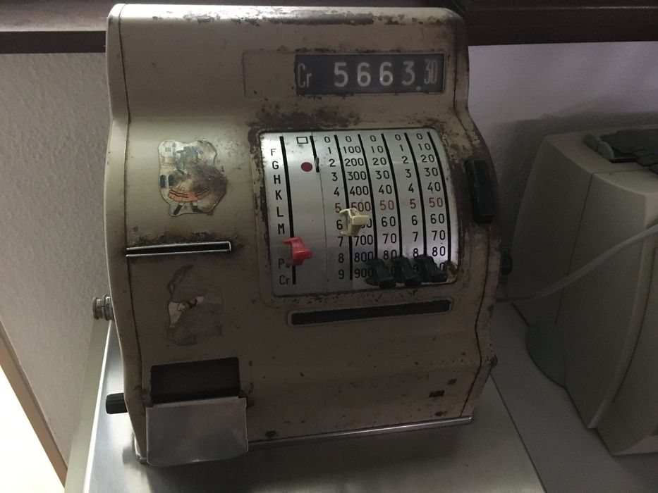 Registadora muito antiga