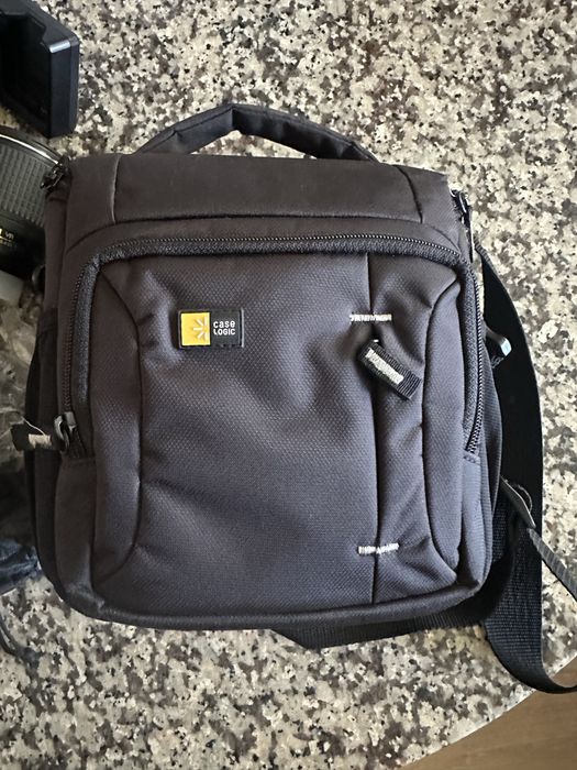 Nikon D3400 + 2 Lentes + Bolsa e Tripé + Carregador + Bateria