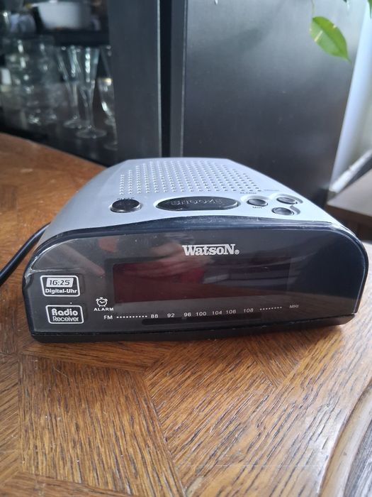 Radio budzik na baterie małe