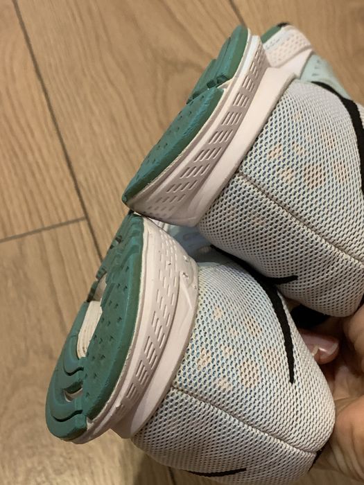 Кросівки жіночі Nike