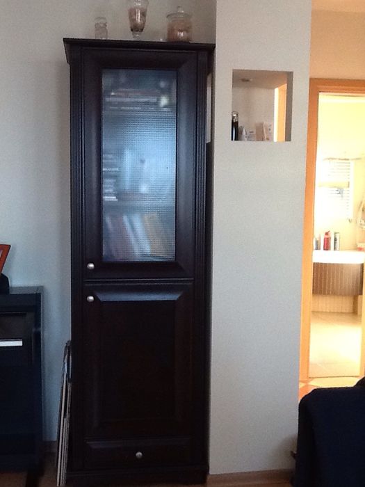 Sprzedam 2 witryny i stół z krzesłami