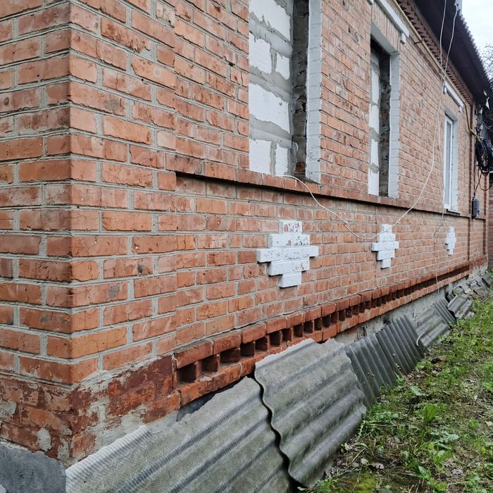 Продаю кирпичный  дом в живописном месте г.Мерефа