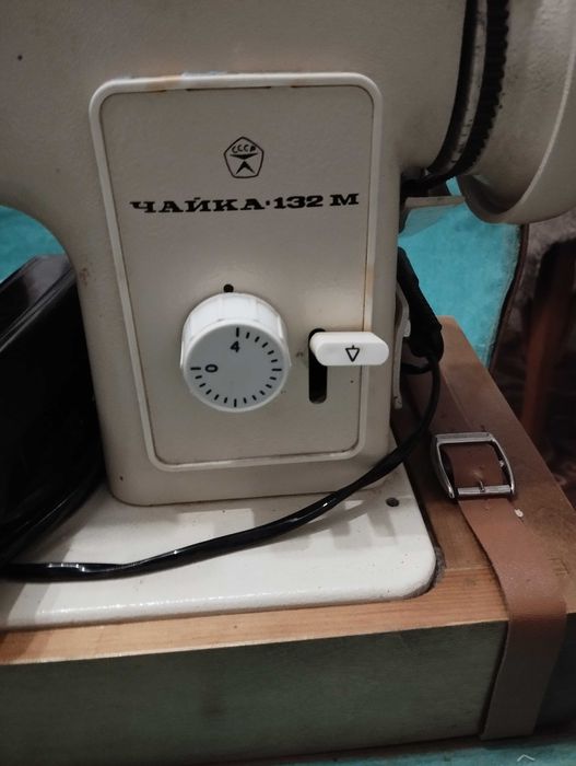 Продам швейну машинку