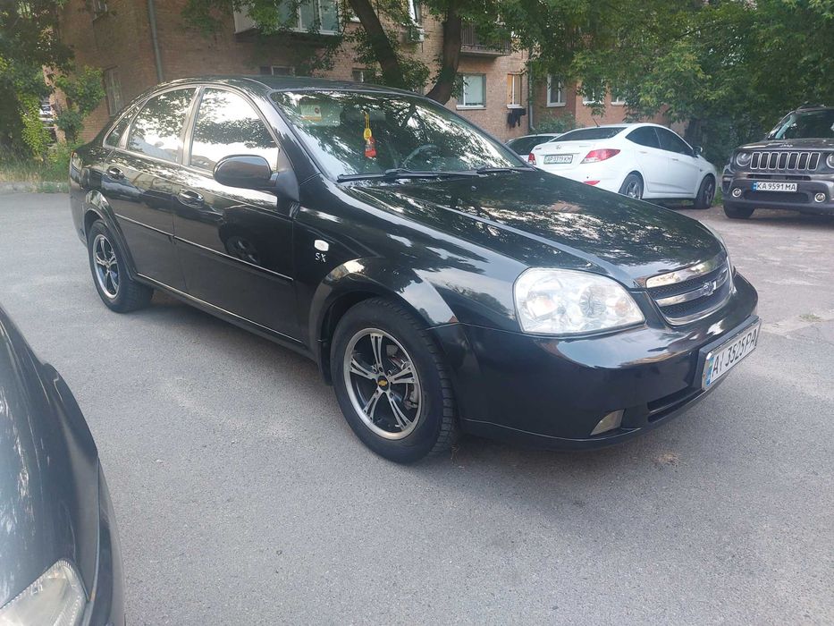 Шевролє Лачеті в гарному стані