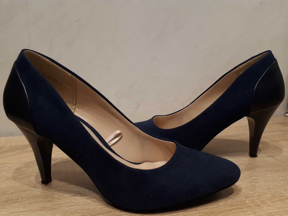 Obcasy granatowe rozm. 35