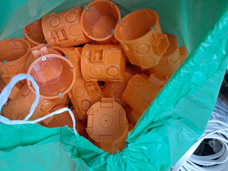 Puszki podtynkowe 229szt nowe