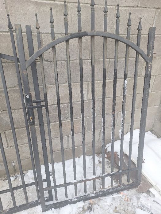 Brama z furtką i słupki