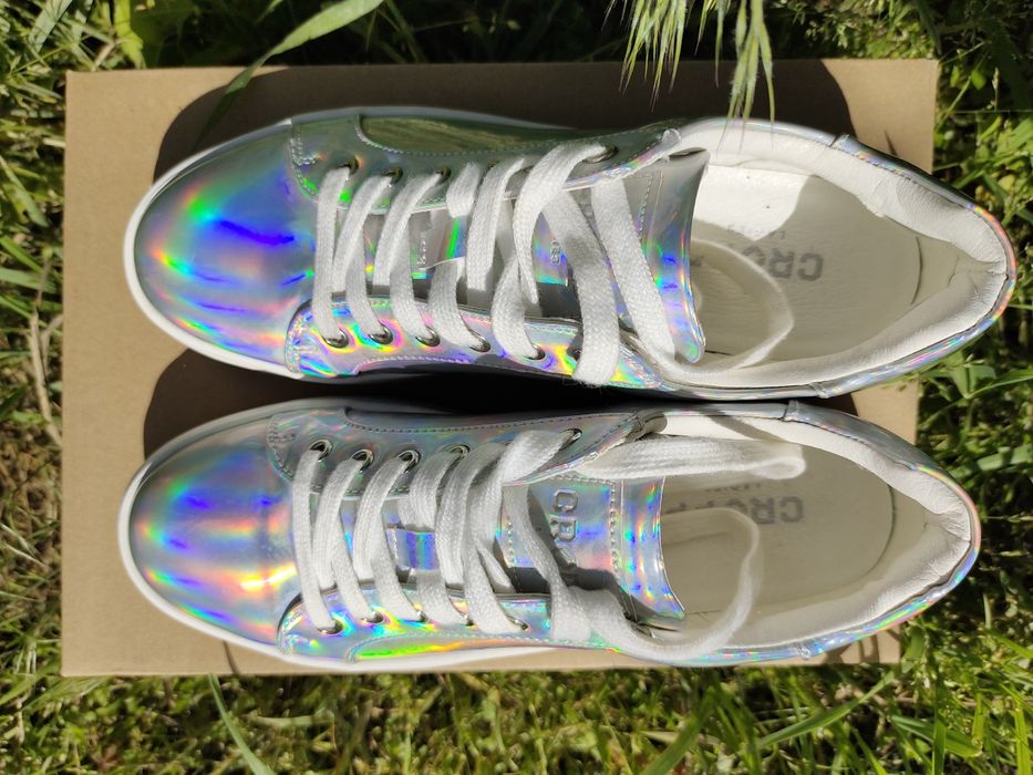 Жіночі голографічні мокасини бренду Cropp