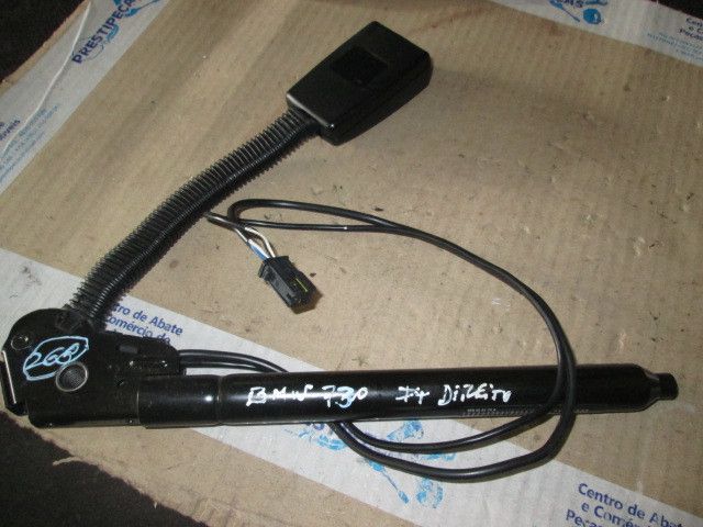 Pré-tensor cinto frente direito BMW 7 (E65, E66, E67)