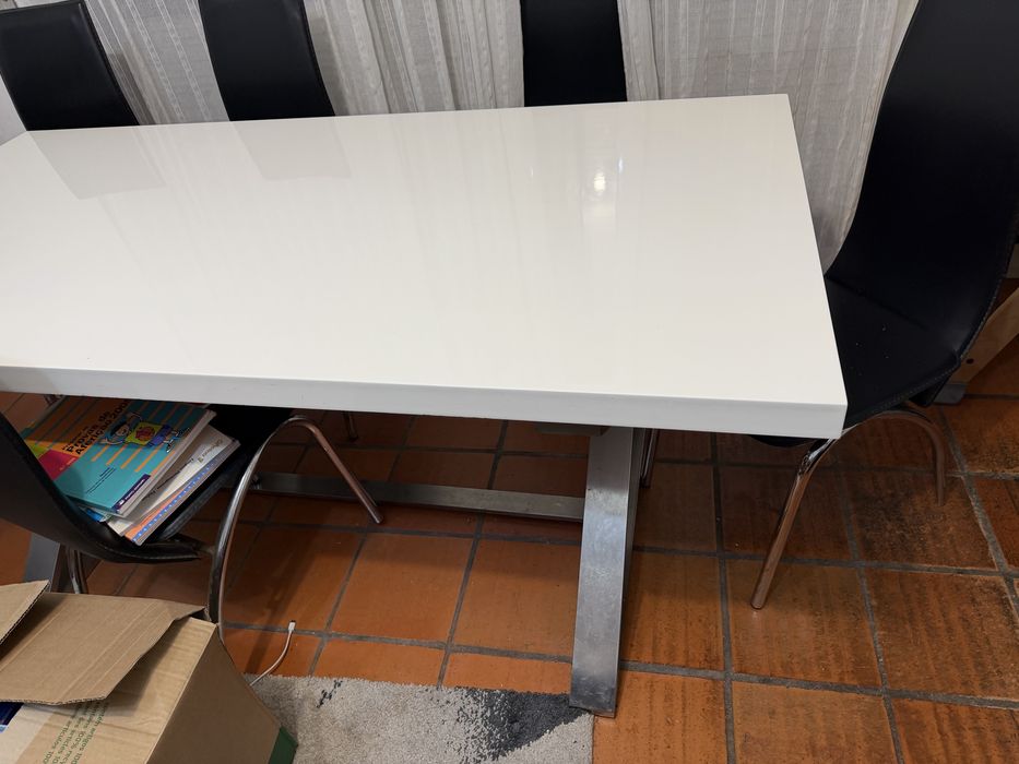 Mesa de sala de jantar