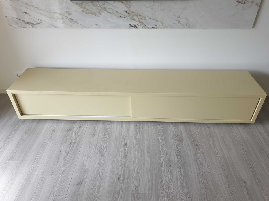 Móvel de TV de perfil baixo bege/creme mate com 2 portas de correr