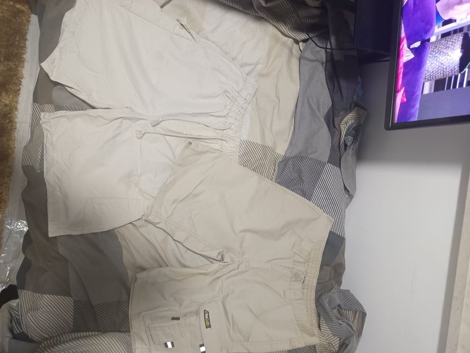 Calções da marca topcraft e outro da Pull bear