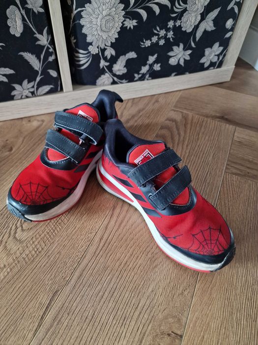 Sprzedam buty chlopiece adidas