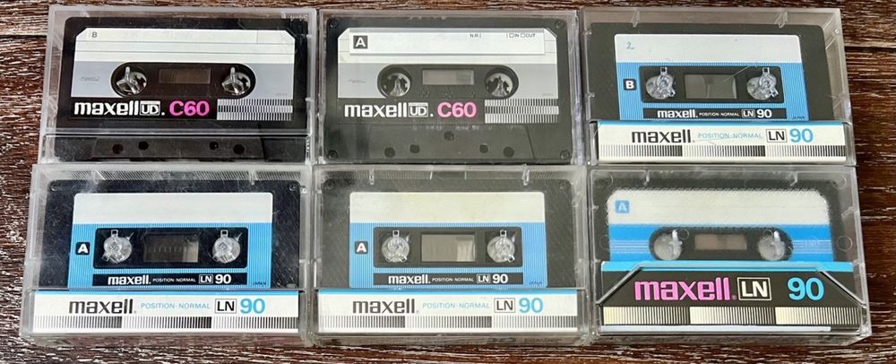 Аудиокассеты Maxell.
