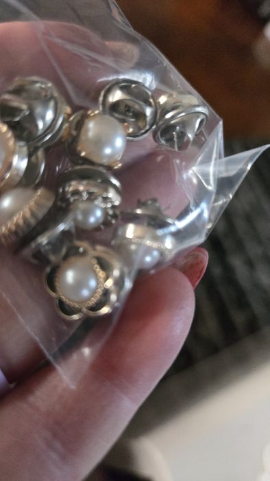 Przypinki 10 sztuk.