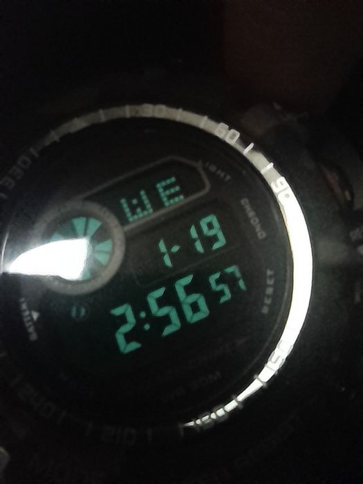 Часы электронные Reserved