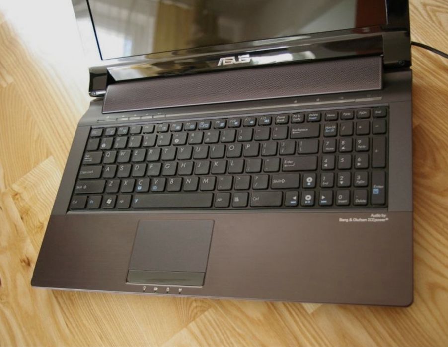 laptop Asus N53JN elegancki