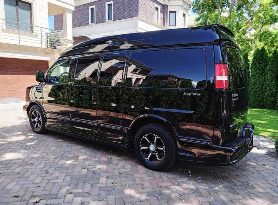 Chevrolet Express , обслужений на автоматі. Ідеальний бус для дальніх поїздок