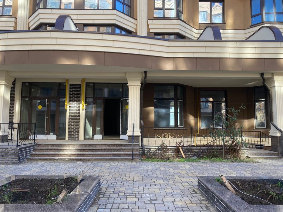 Фасад комерція ЖК Софія Резиденс на алеї біля фонтану, 116,5кв.м.