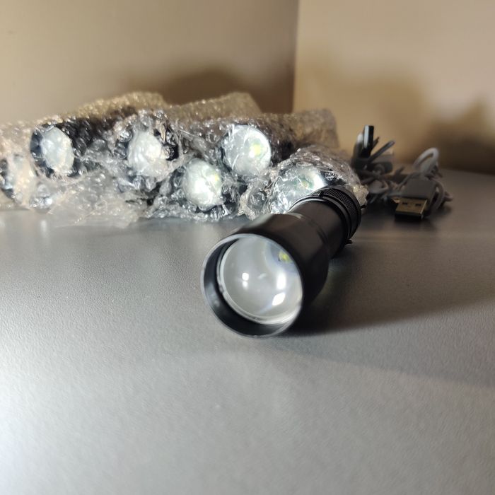 Аккумуляторный LED фонарик / Micro-USB