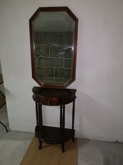 Móvel de entrada aparador porta telefone.