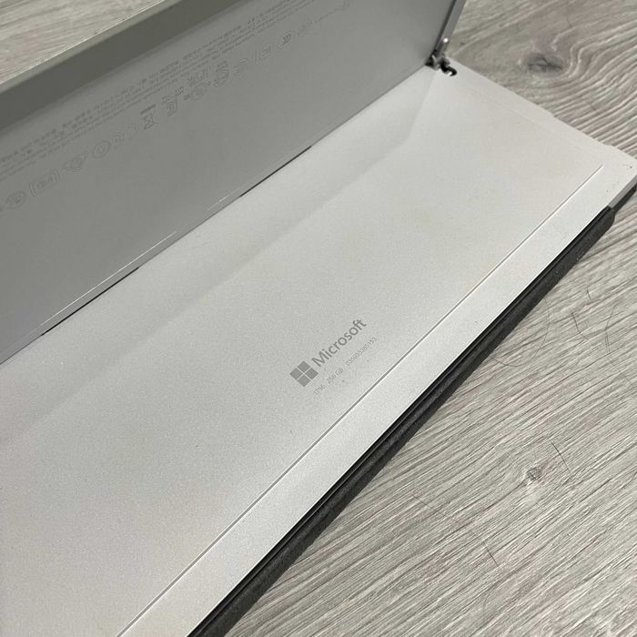 Ноутбук \ Планшет Microsoft Surface Pro 6 12.3"\2К\i5-8350U\8GB, 256GB