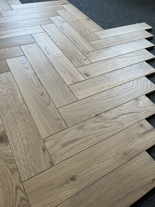 Podłoga Jodełka K. Dąb Rustic, 15x90x450mm, OlejUV BRESLAU x2