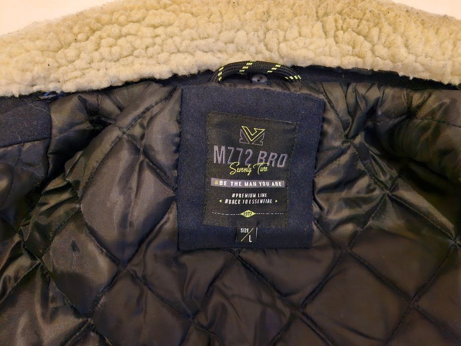 Blusão Azul com gola (artigo só até 20 de Março)