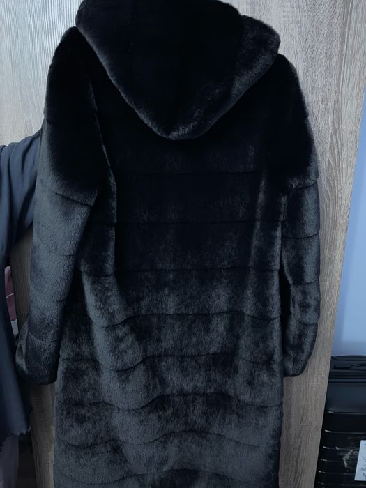 Продам шубу як нова вдягала разів 5