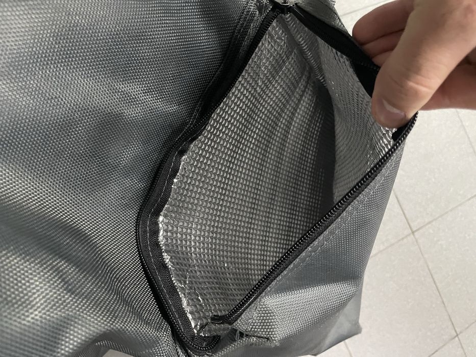 Carrinho versátil e resistente para artigos domésticos e outros