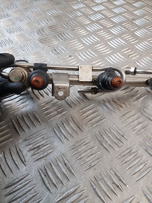 Listwa Wtryskowa 058133681 + Wtryski Audi A4 B5 1.8B 96R-