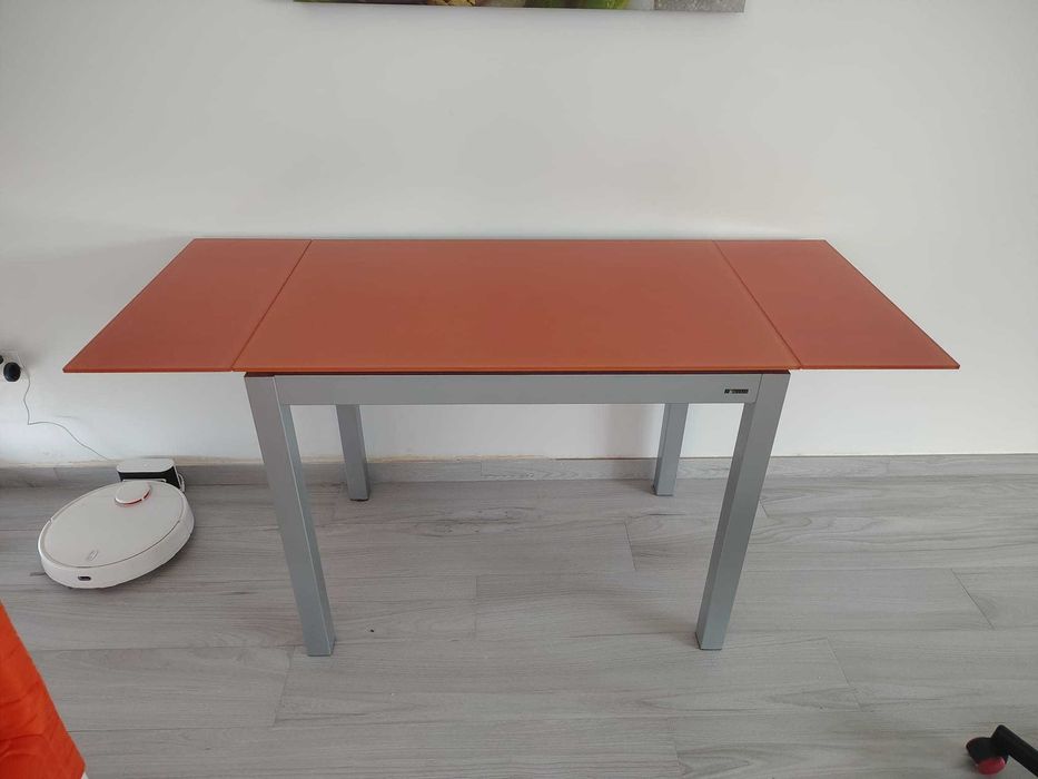 Mesa com tampo de vidro