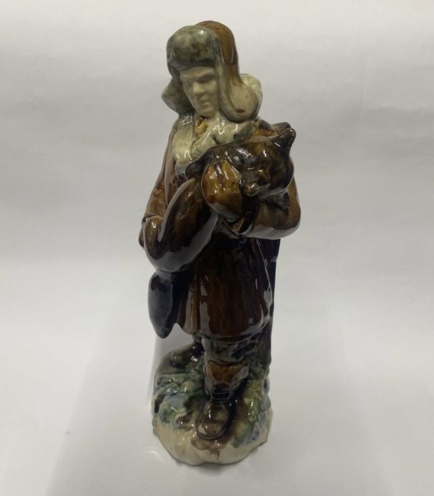 Статуэтка Охотник с лисой Гжель