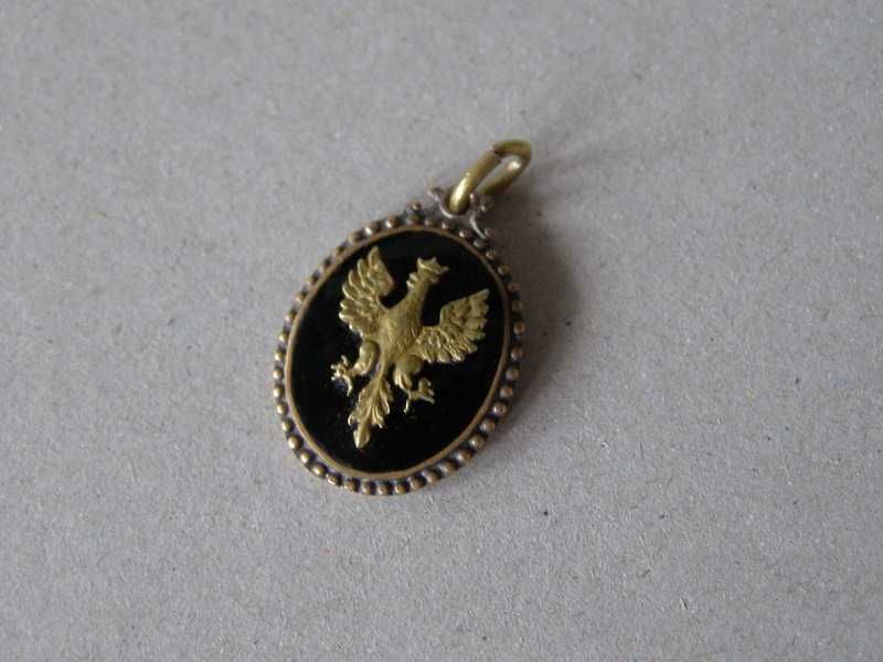 Zawieszka patriotyczna z Orłem Białym w koronie / czarna emalia .