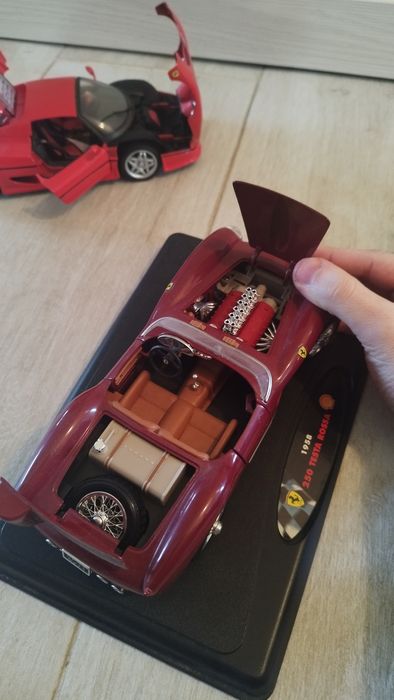 Carros de coleção Ferrari Porsche e VW