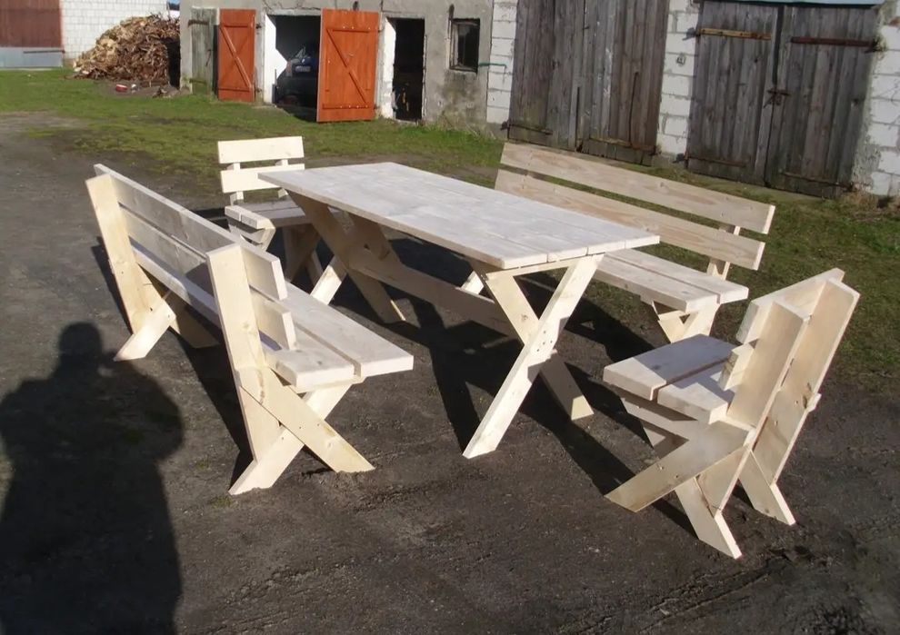 Meble ogrodowe drewniane. Komplet