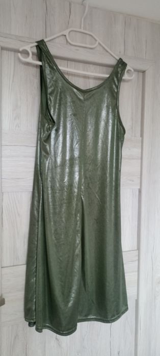 Błyszcząca sukienka z lamy zielono-srebrny lejący materiał M