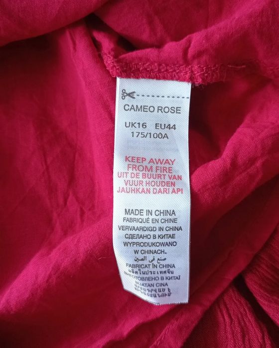 Неповторна вишита сукня Cameo Rose від New Look, темно-червона