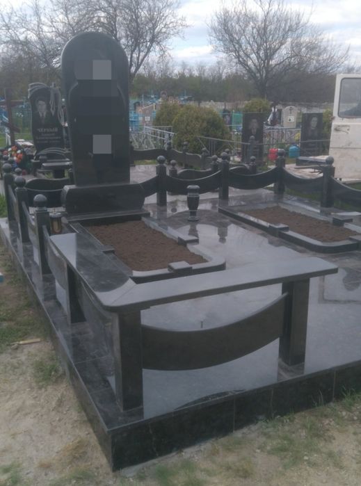 Памятники, изделия из гранита. Укладка плитки.Фотоскло.