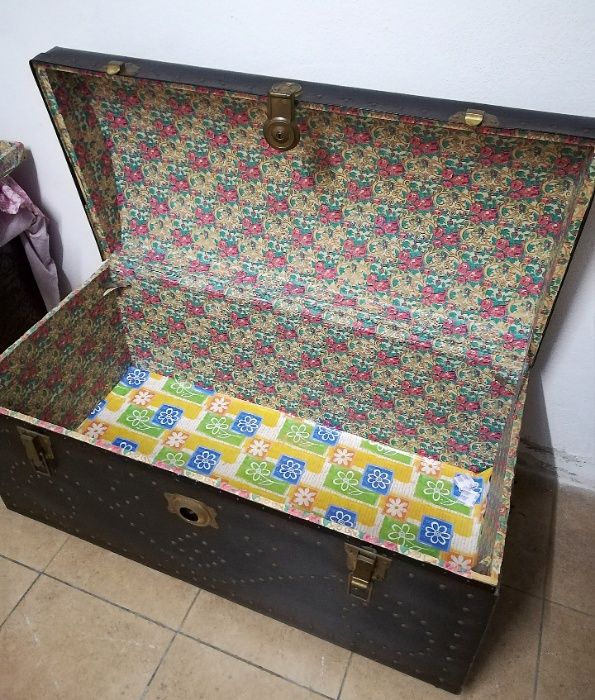 Arca/Baú Vintage em Couro/Pele Preta