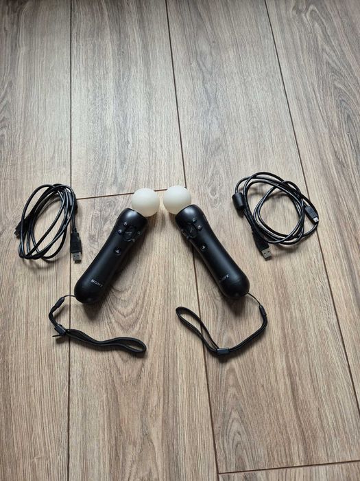 PlayStation 4 Pro 1Tb + 2 Pady ze stacją ładującą + 2x Move