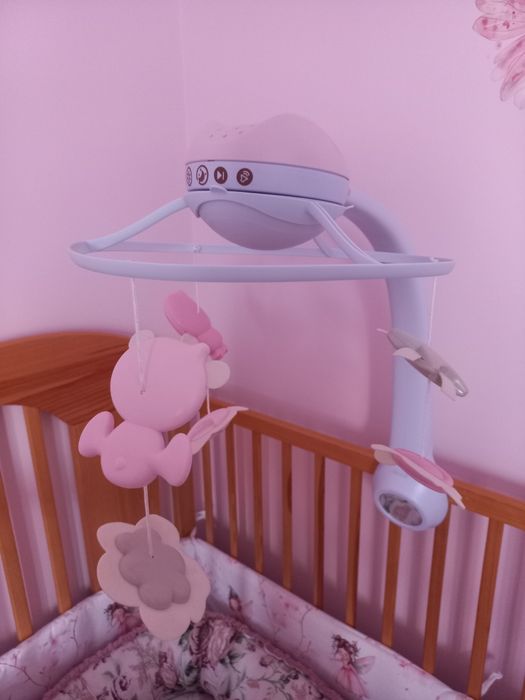 Karuzela do łóżeczka z projektorem