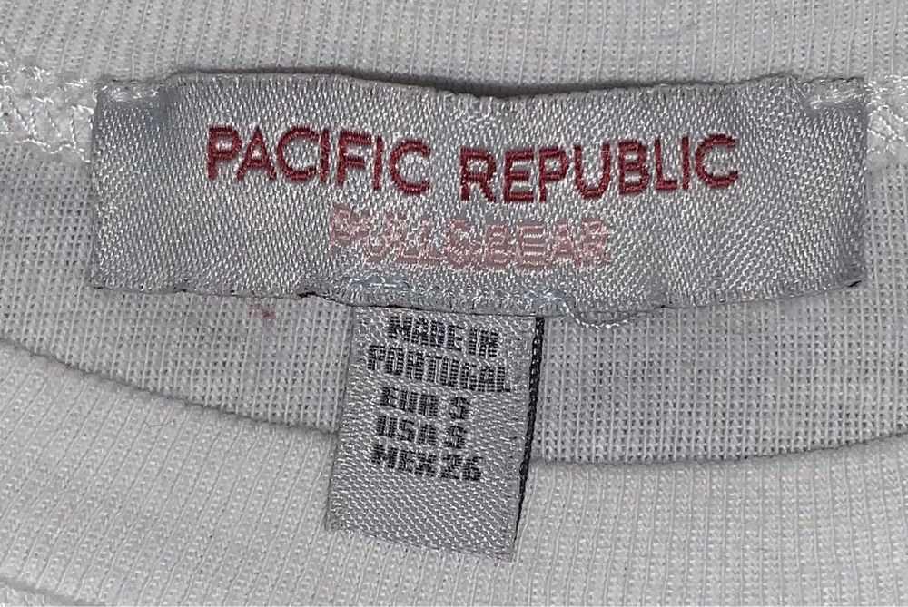 Білий топ з довгим рукавом