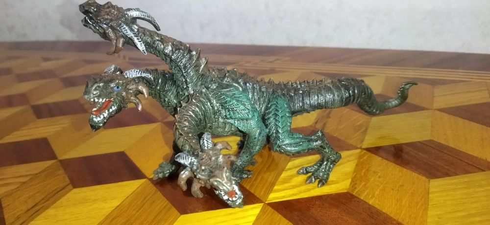 Дракони монстри ...