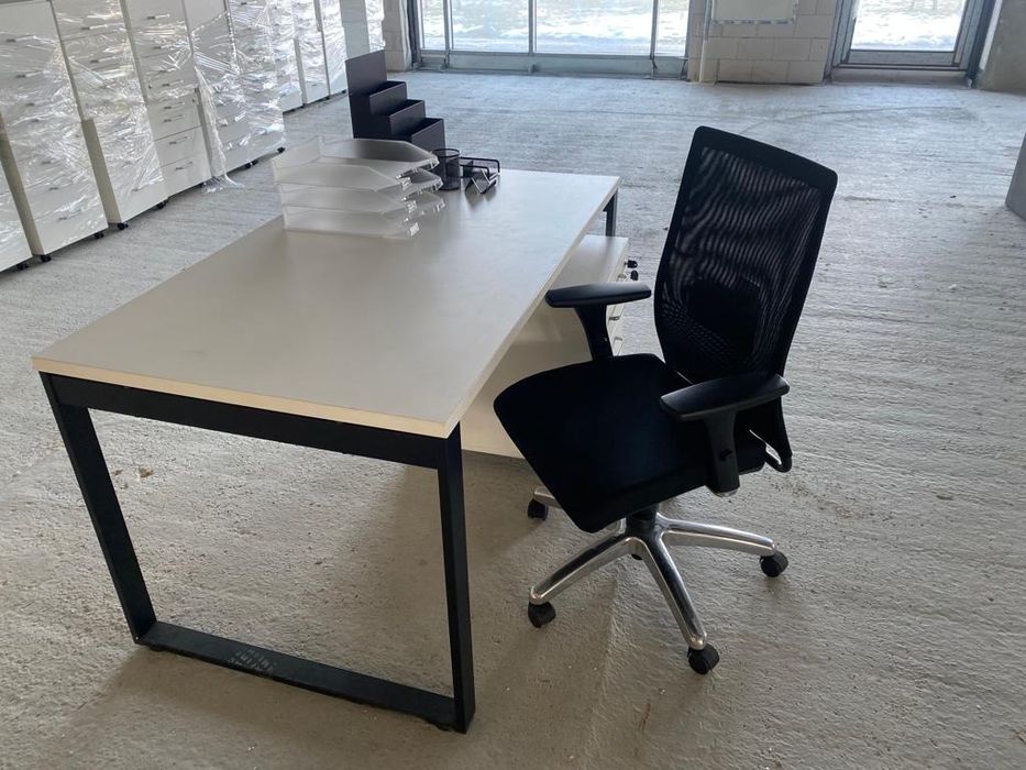 Zestaw biurko fotel kontenerek