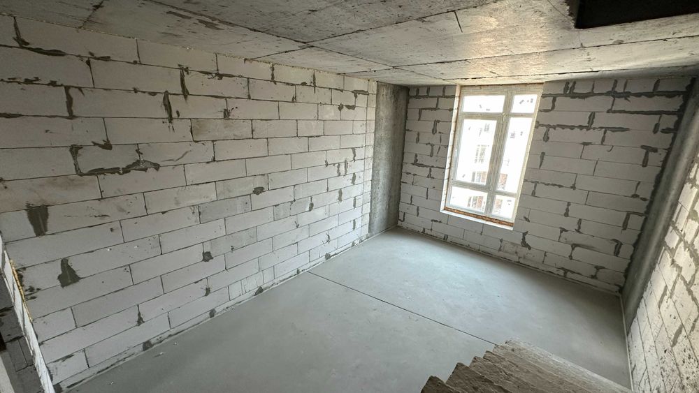 Двоповерхова 2кімн. квартира 80 м² з терасами. Простір, як у таунхаусі