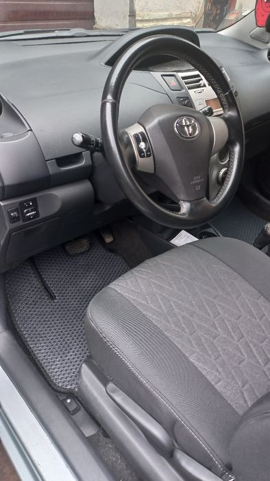 Автомобіль Тойота  яріс