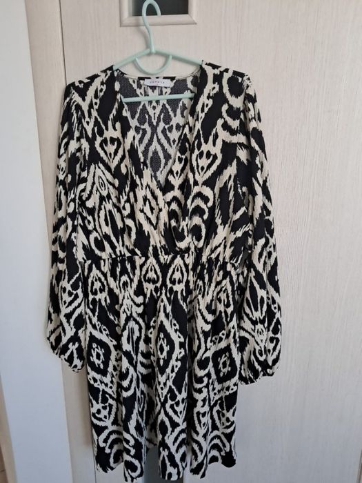 Красива жіноча сукня