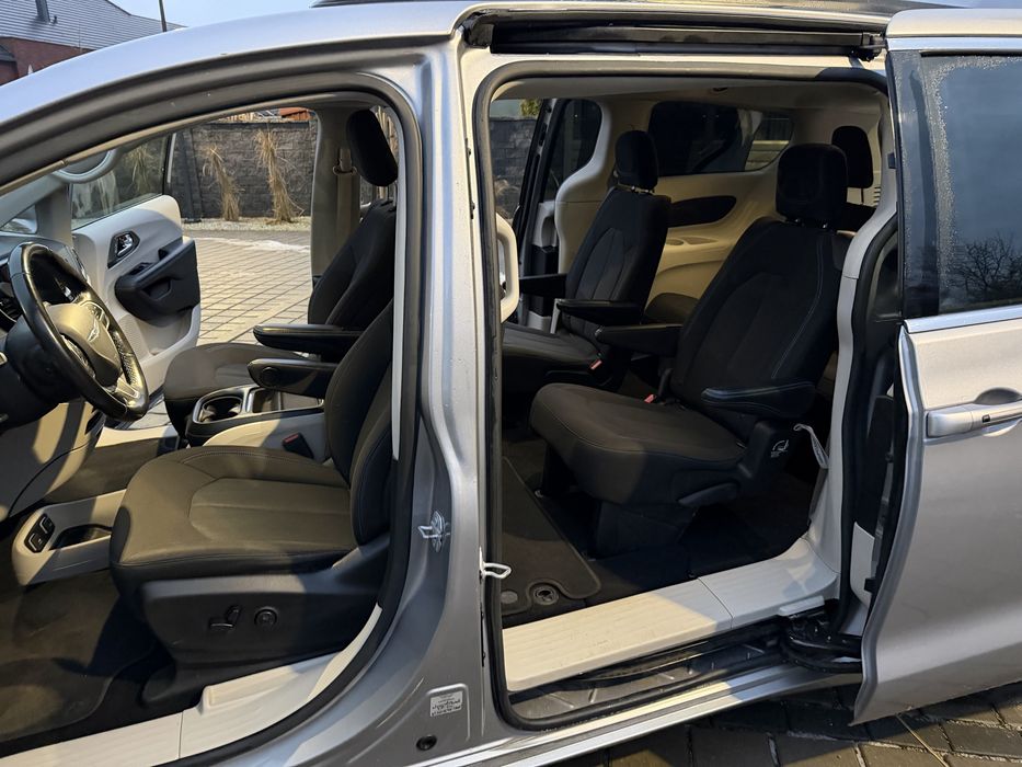 Wynajem Kia Carnival, Chrysler Pacifica